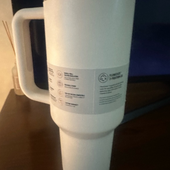 Stanley THE QUENCHER H2.0 FLOWSTATE™ TUMBLER (SOFT MATTE) | 40 OZ - Picture 3 of 5